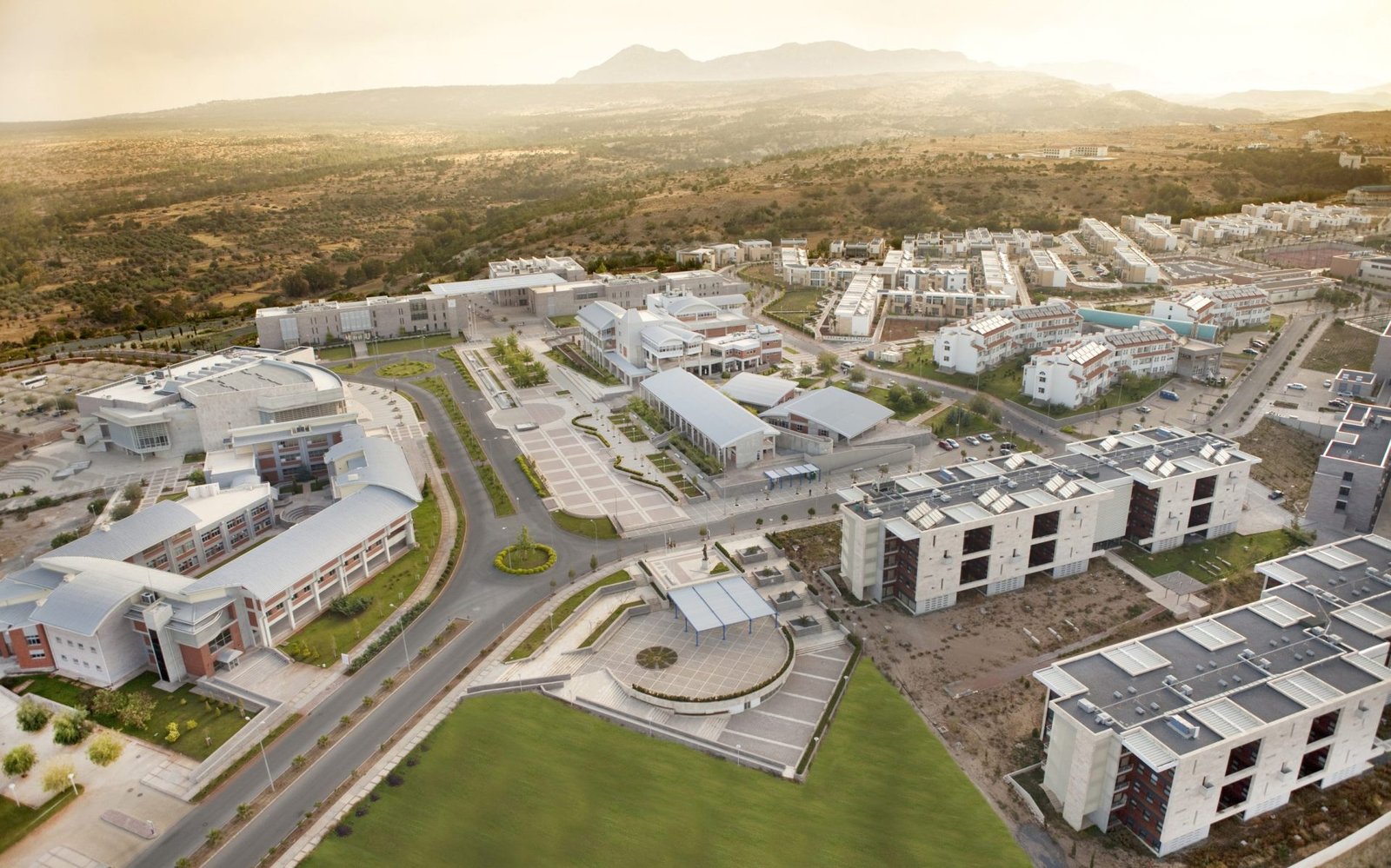 الجامعات الموصى بها